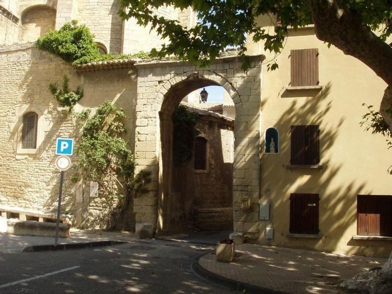 Appartement Au Coeur Du Village Malaucène Esterno foto