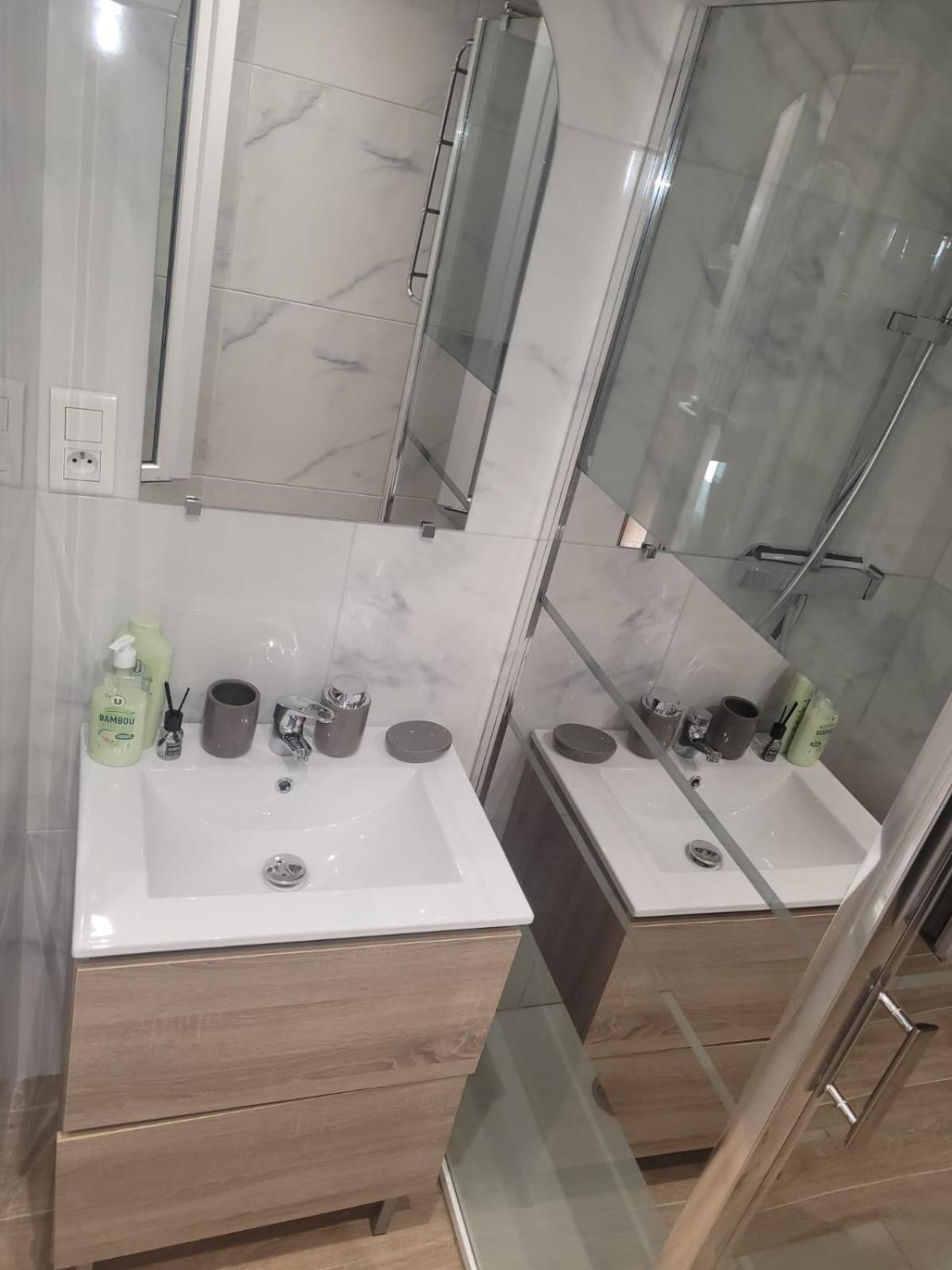 Appartement Au Coeur Du Village Malaucène Esterno foto