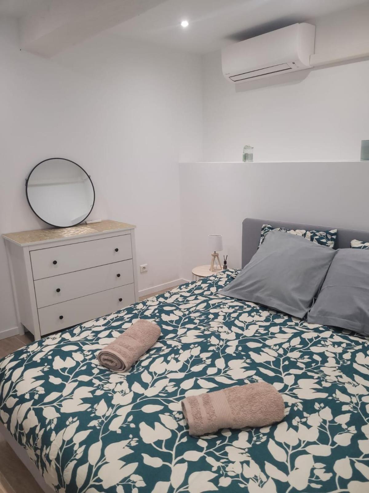 Appartement Au Coeur Du Village Malaucène Esterno foto