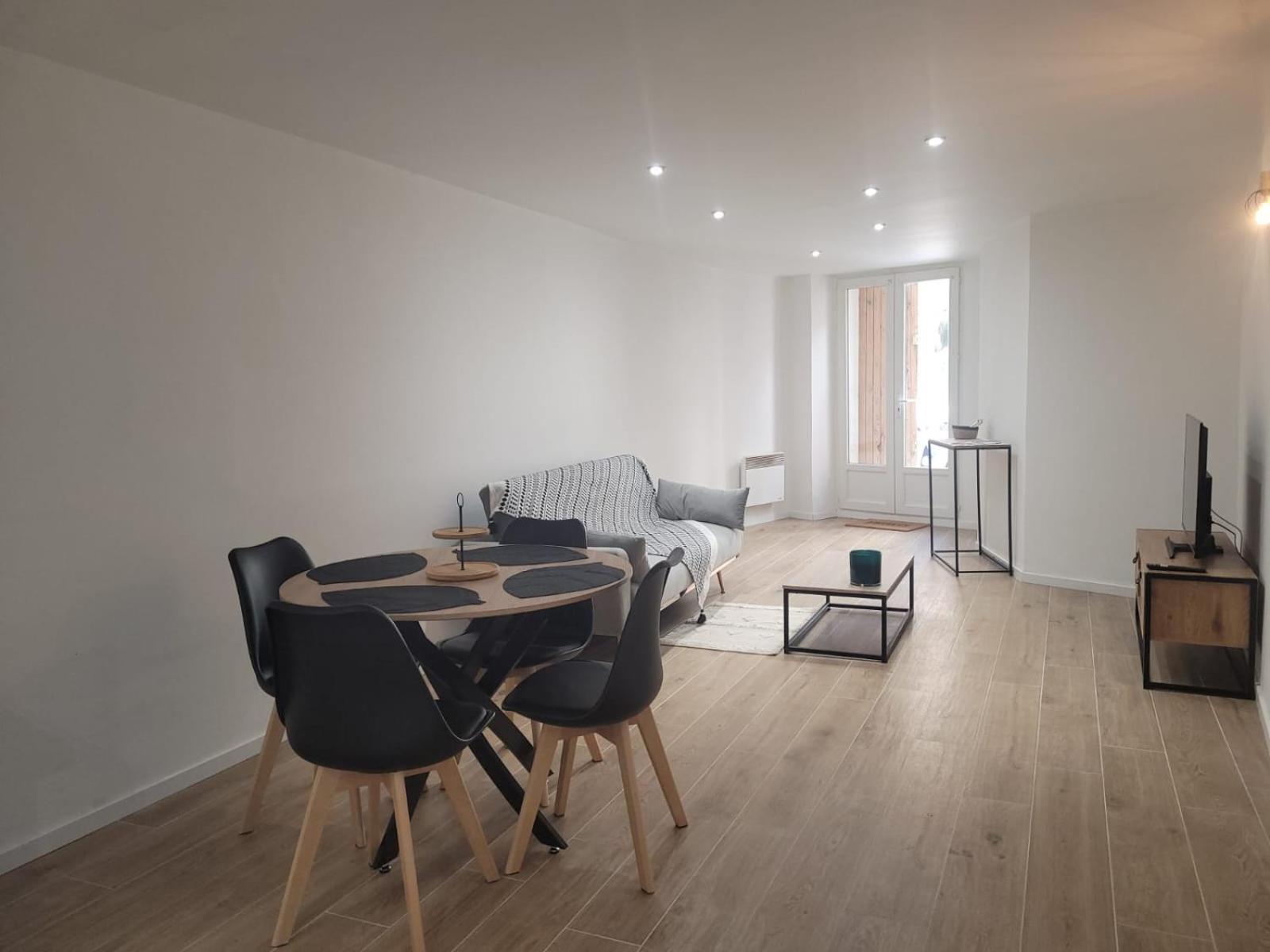 Appartement Au Coeur Du Village Malaucène Esterno foto